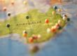 Photo d'une carte de l'Australie avecdes epingles