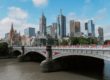 Centre ville Melbourne vue du pont sur le fleuve Yarra